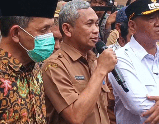 TERUNGKAP, INI TOTAL JALAN RUSAK DI TULUNGAGUNG Plt Dinas PUPR Agus Sulistono (tengah)