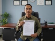 Sah, B.A.D.A.K Serahkan Surat Penetapan Eksekusi PTUN ke SMKN 2 Tulungagung