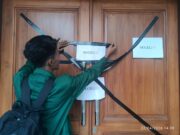Mahasiswa UIN SATU Segel Gedung DPRD Tulungagung, Kecewa Audiensi Dibatalkan Sepihak